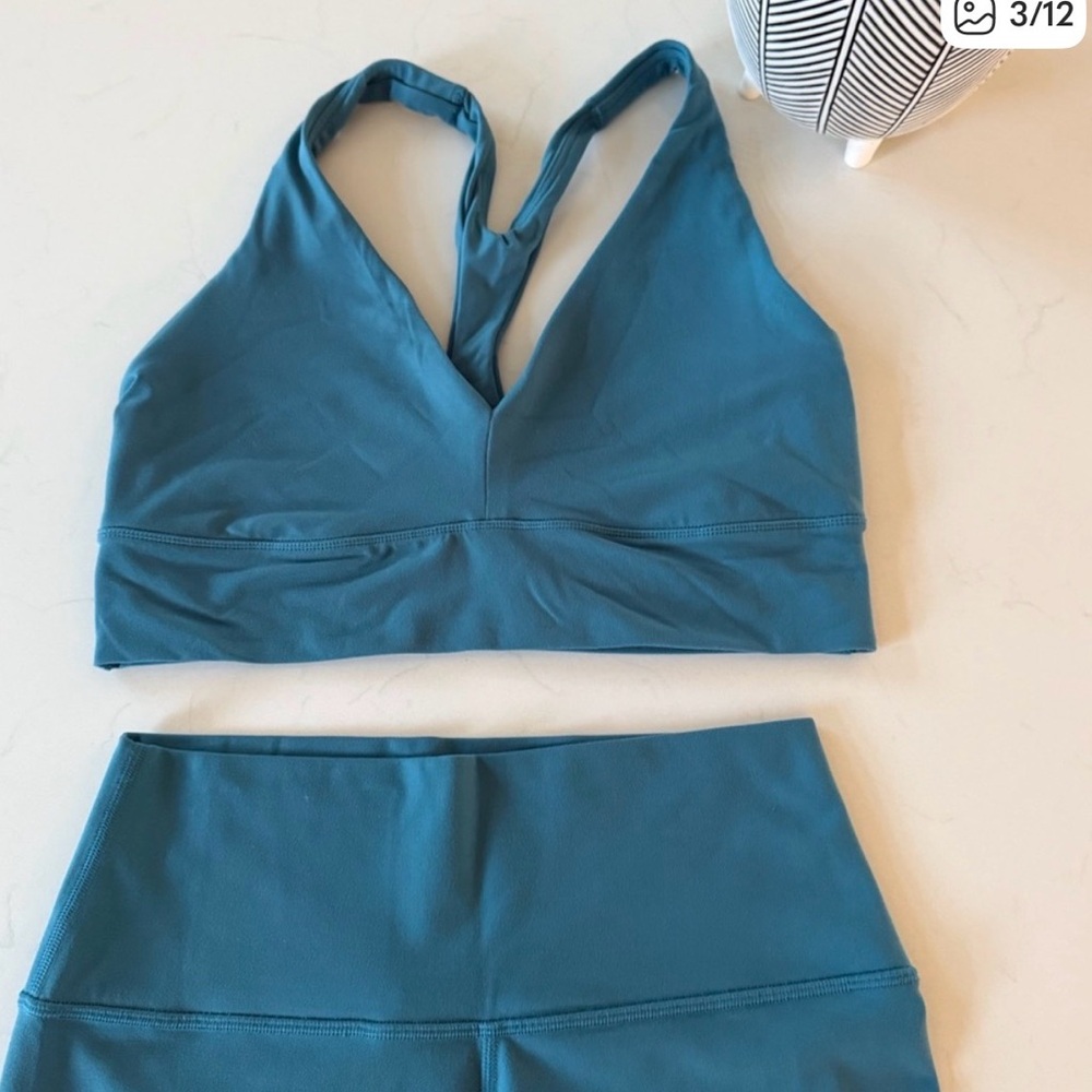 🌟 Athleta Transcends 7” Biker Short & Bra ~ Size Medium (both) - Picture 2 of 4